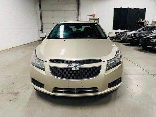 Beige 2014 Chevrolet Cruze 1LT