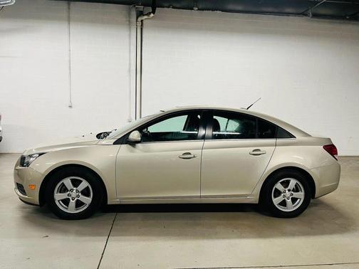 Beige 2014 Chevrolet Cruze 1LT