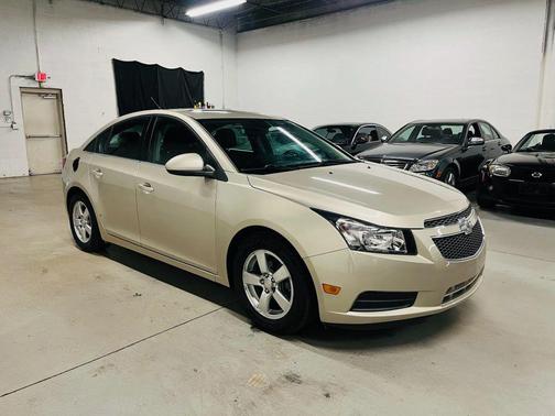 Beige 2014 Chevrolet Cruze 1LT