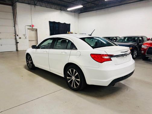 White 2013 Chrysler 200 Touring