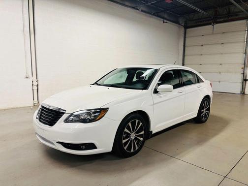 White 2013 Chrysler 200 Touring