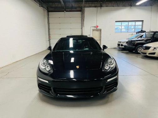 2015 Porsche Panamera 4