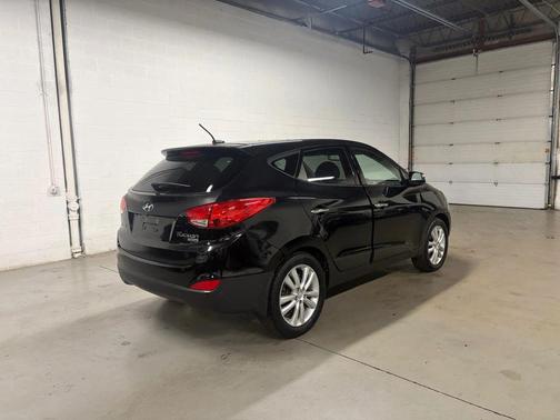 Black 2011 Hyundai TUCSON Limited