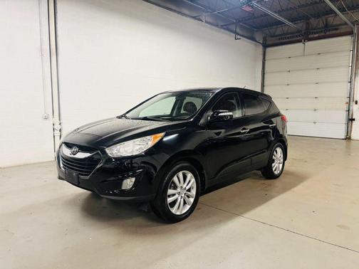 Black 2011 Hyundai TUCSON Limited