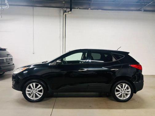 Black 2011 Hyundai TUCSON Limited