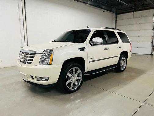White 2010 Cadillac Escalade Luxury