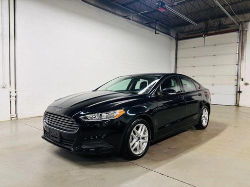 Black 2014 Ford Fusion SE