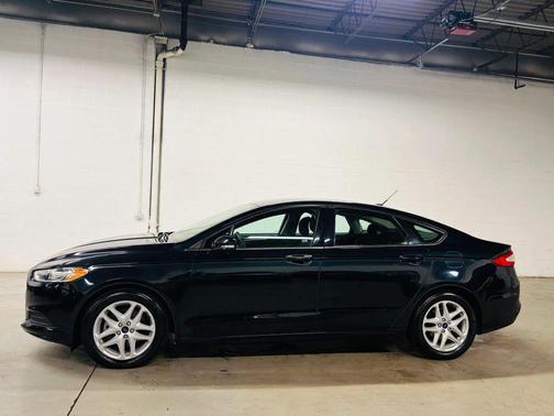 Black 2014 Ford Fusion SE
