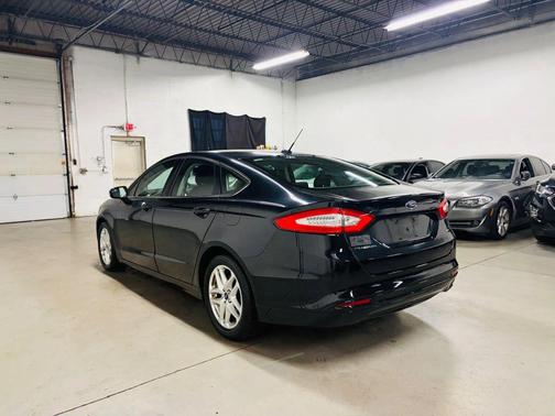 Black 2014 Ford Fusion SE