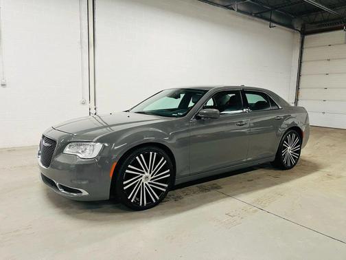 2019 Chrysler 300 Touring