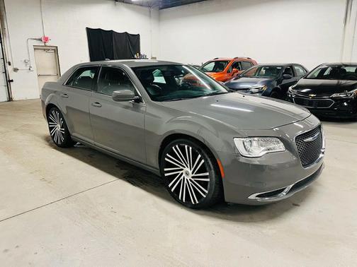 2019 Chrysler 300 Touring