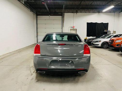 2019 Chrysler 300 Touring