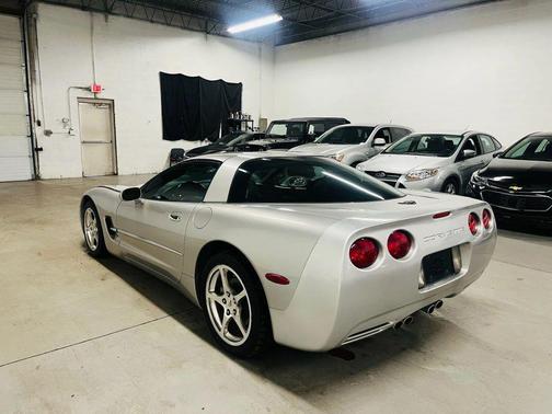 2004 Chevrolet Corvette Base