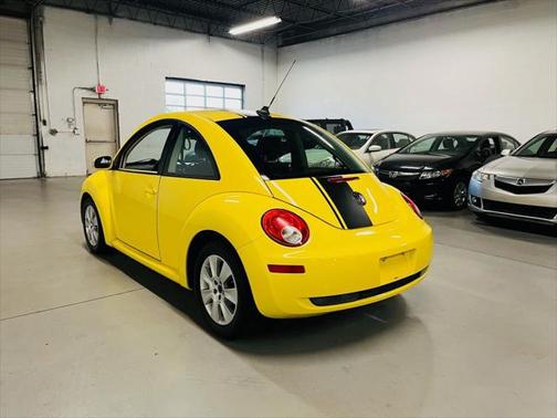 2009 Volkswagen New Beetle S