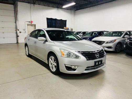 Silver 2013 Nissan Altima 2.5 SV