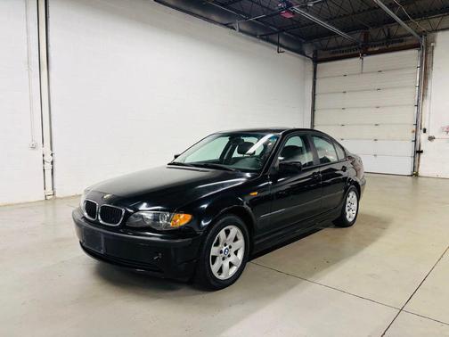 Black 2004 BMW 325 i
