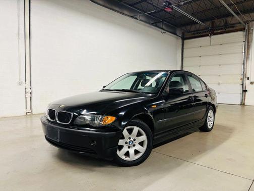 Black 2004 BMW 325 i