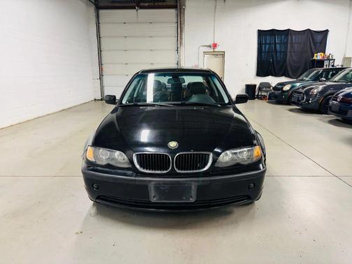 Black 2004 BMW 325 i