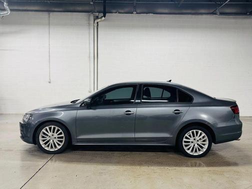 Gray 2012 Volkswagen Jetta SEL