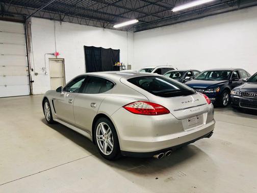 SILVER 2011 Porsche Panamera 4S