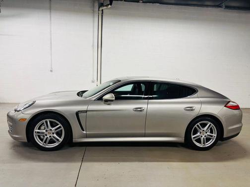 SILVER 2011 Porsche Panamera 4S