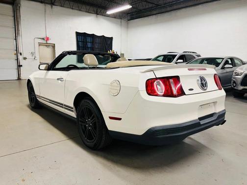 White 2010 Ford Mustang Premium