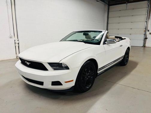 White 2010 Ford Mustang Premium