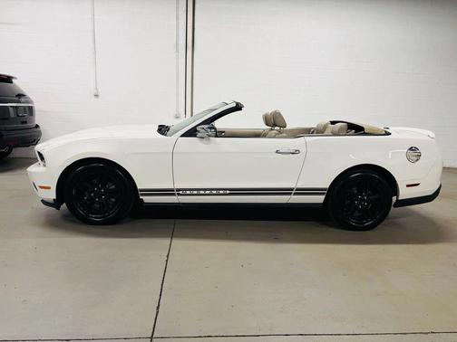White 2010 Ford Mustang Premium
