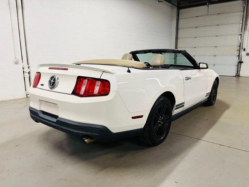 White 2010 Ford Mustang Premium