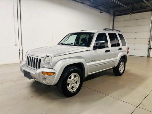 SILVER 2002 Jeep Liberty Sport
