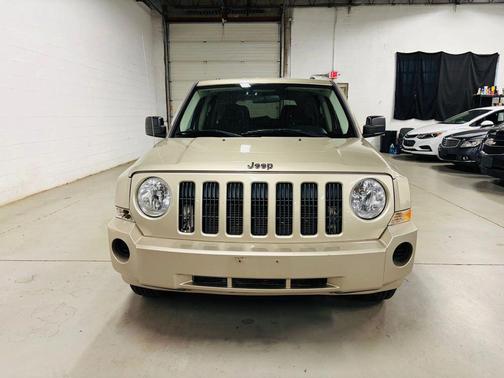 Beige 2009 Jeep Patriot Sport