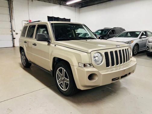 Beige 2009 Jeep Patriot Sport