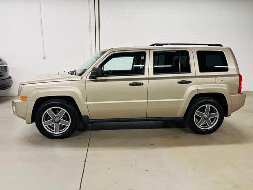 Beige 2009 Jeep Patriot Sport