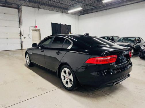 2017 Jaguar XE XE 25t Sedan 4D