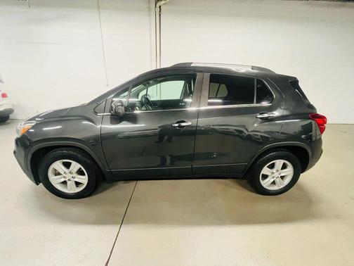 Gray 2017 Chevrolet Trax LT