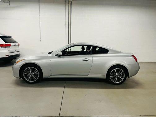 2009 INFINITI G37x G37x Coupe 2D