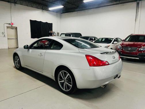 2009 INFINITI G37x G37x Coupe 2D