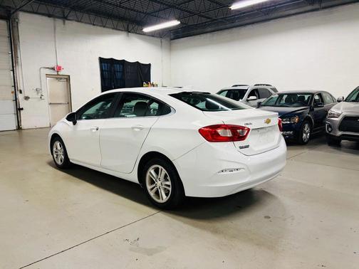 White 2017 Chevrolet Cruze LT