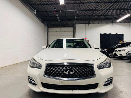White 2015 INFINITI Q50 Premium