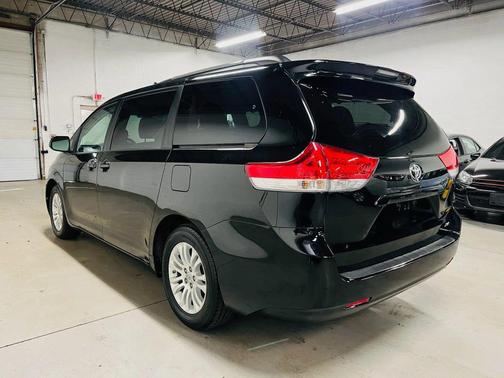 2013 Toyota Sienna XLE