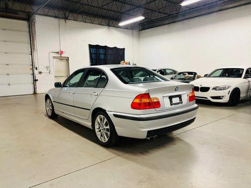 Silver 2003 BMW 330 xi