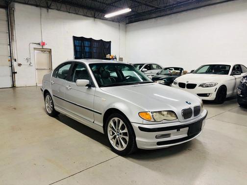 Silver 2003 BMW 330 xi
