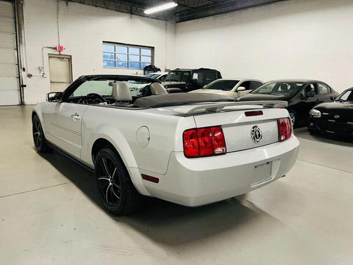 2006 Ford Mustang Base