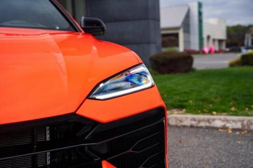 2025 Lamborghini Urus SE