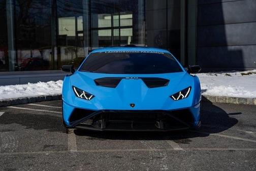 2023 Lamborghini Huracan STO Base