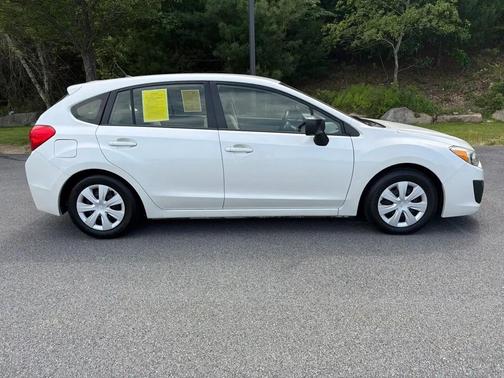 White 2013 Subaru Impreza 2.0i