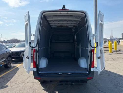 Arctic White 2026 Mercedes-Benz Sprinter 2500 Standard Roof