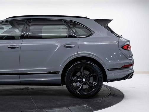 Dove Grey 2022 Bentley Bentayga V8