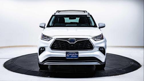 2022 Toyota Highlander Hybrid Platinum