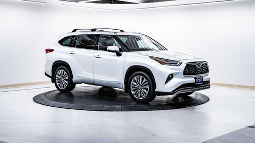2022 Toyota Highlander Hybrid Platinum